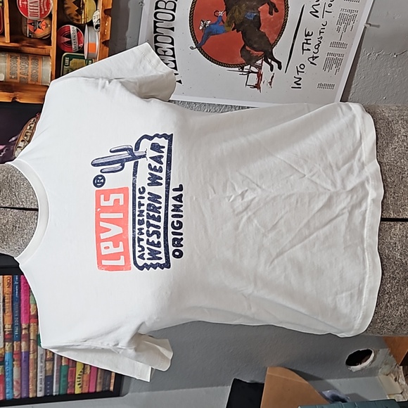 Levi's Western wear crop tee Like new condition M cactus design - Picture 4 of 7